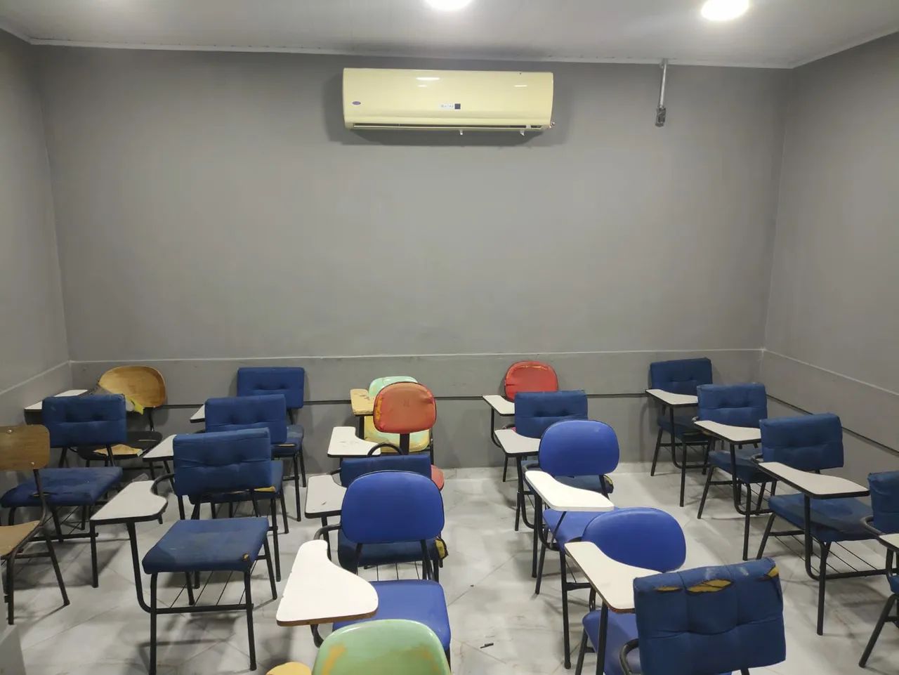 Vendo cadeiras escolares  - Foto 4