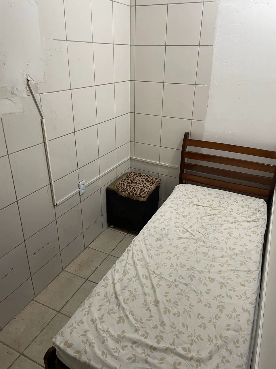 Alugo quartos, com casa mobiliada. 500 reais  - Foto 5
