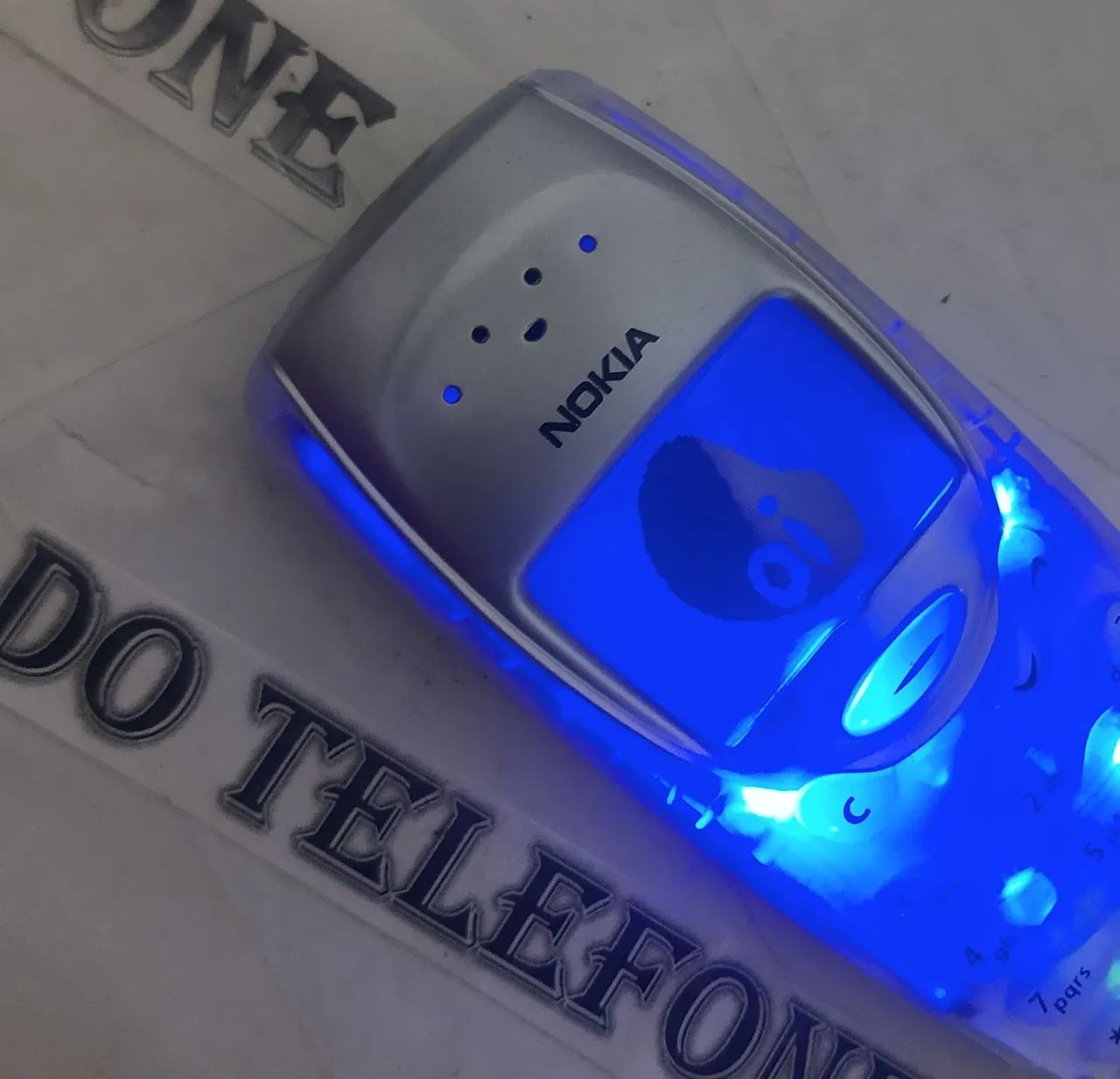 Nokia 3310 celular antigo TRANSPARENTE LED AZUL DE CHIP  - Foto 3