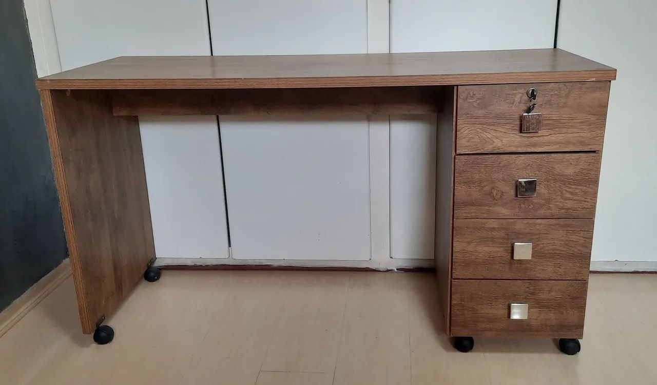 Escrivaninha Mesa para computador com gavetas e chave  - Foto 5