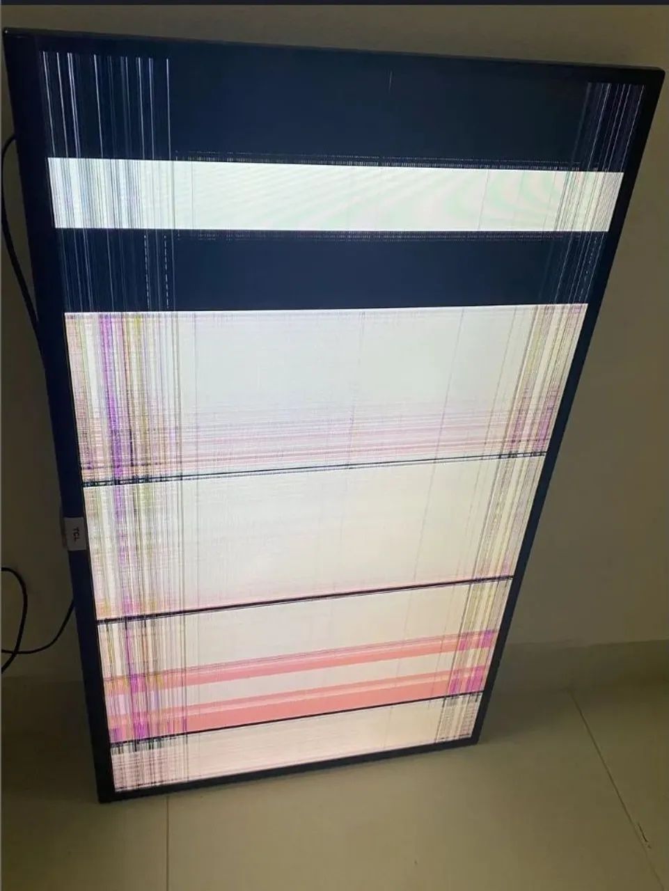 Vendo tv TCL 43 polegadas ( pra retirar peças) - Foto 2