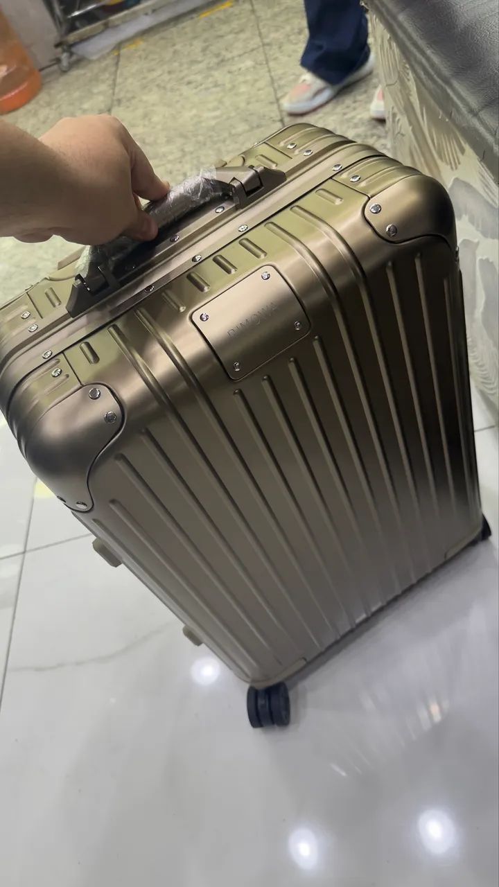 Mala de bordo Rimowa dourada nova  - Foto 2