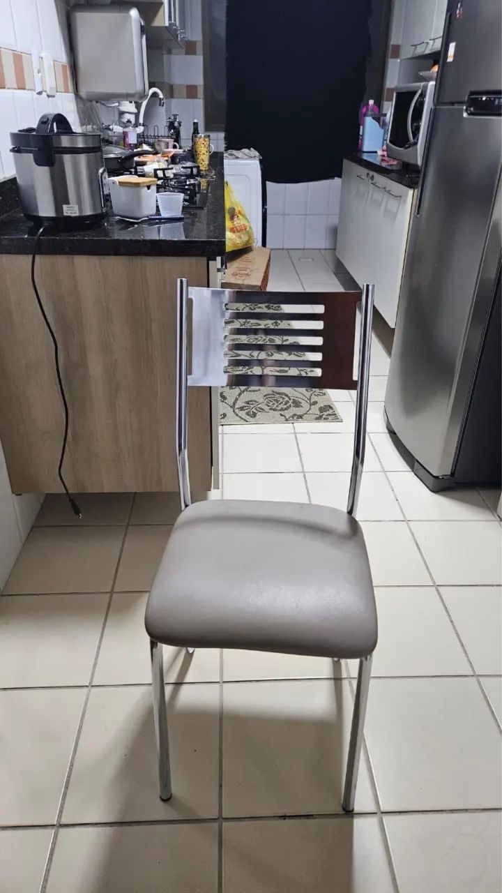 Mesa com 4 cadeiras  - Foto 2