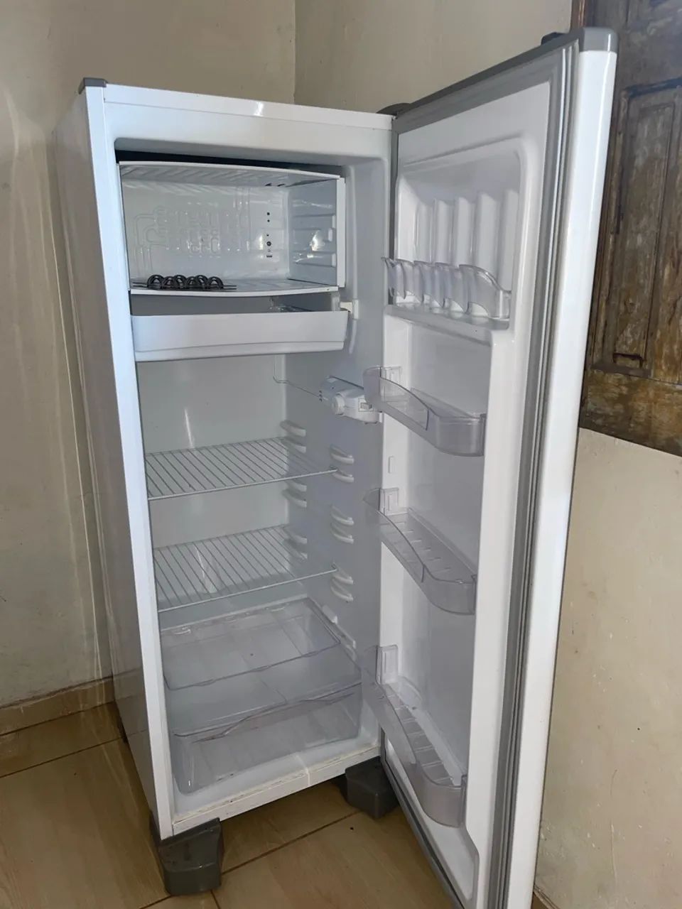 Vendo Geladeira (Esmaltec) - Foto 3