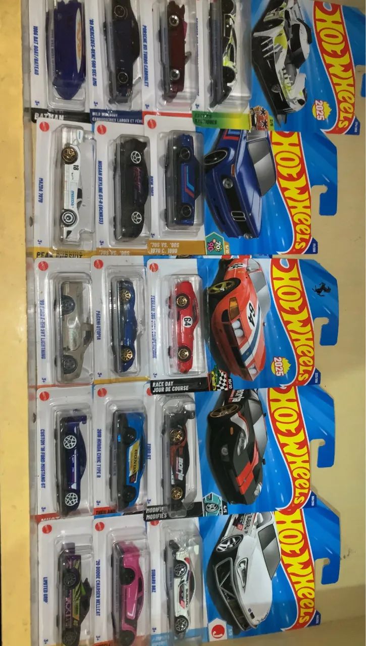 Coleção de Hot Wheels - 16 Miniaturas no Blister - Foto 3