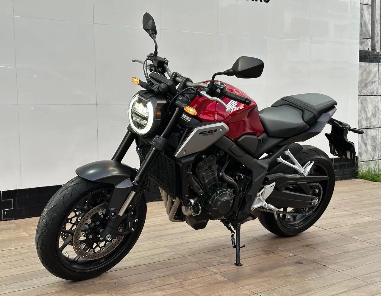 Honda CB 650R 2024 - 8 mil kms 