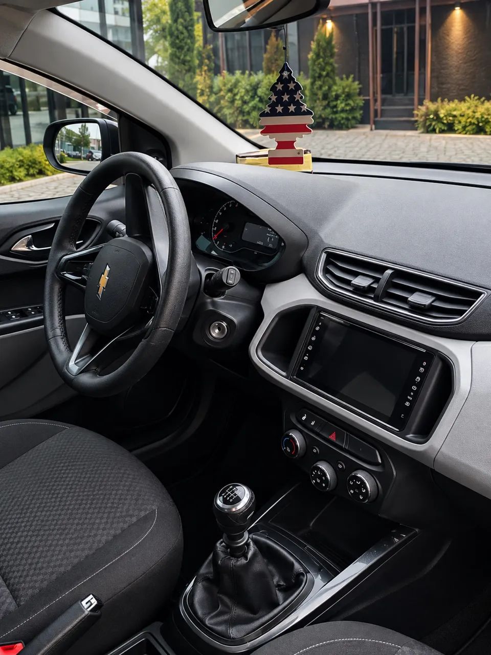 Chevrolet Onix JOY Hatch 1.0 8V Flex Mec. 4P 2019 - Foto 5