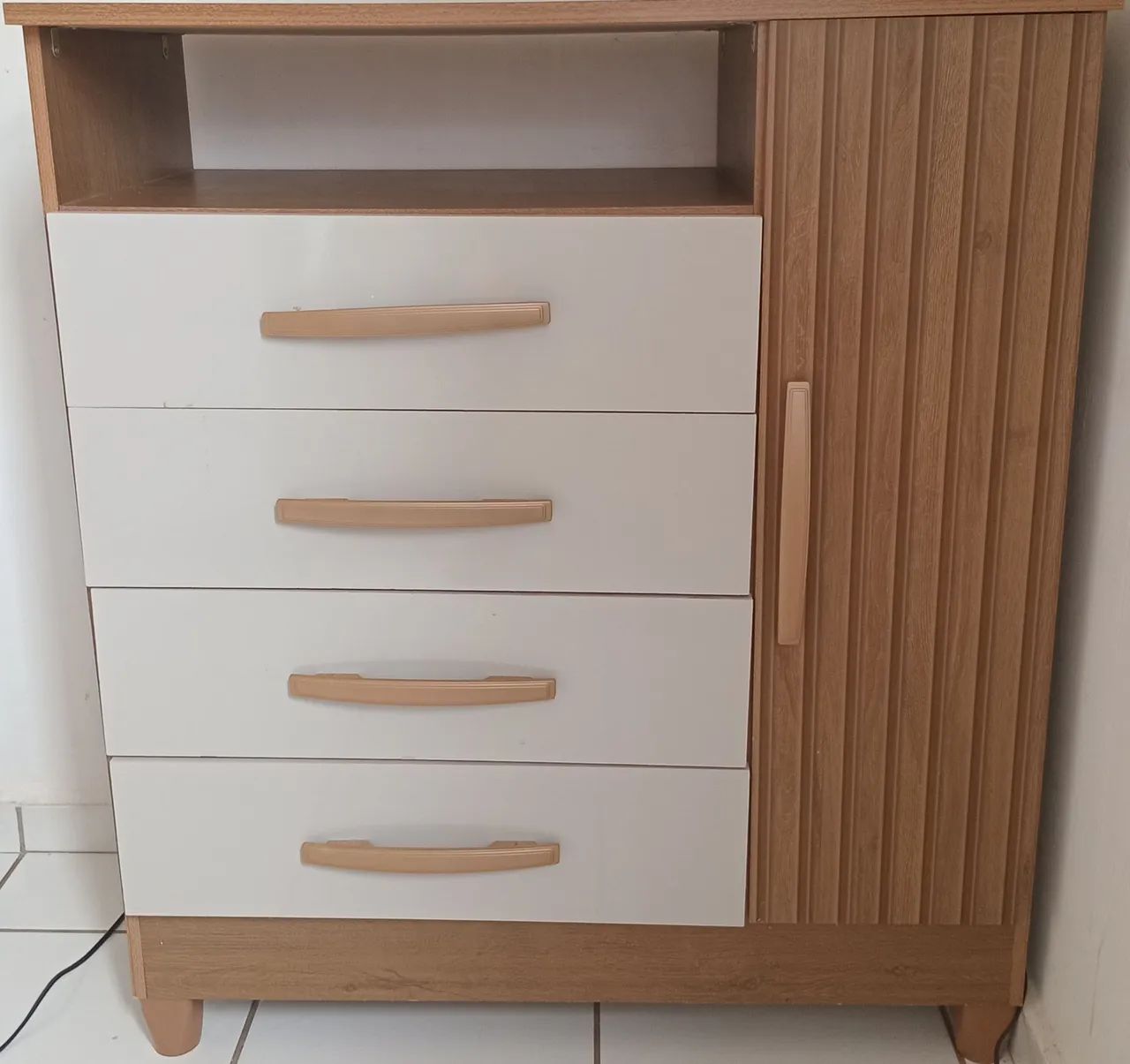 Vende-se cômoda 