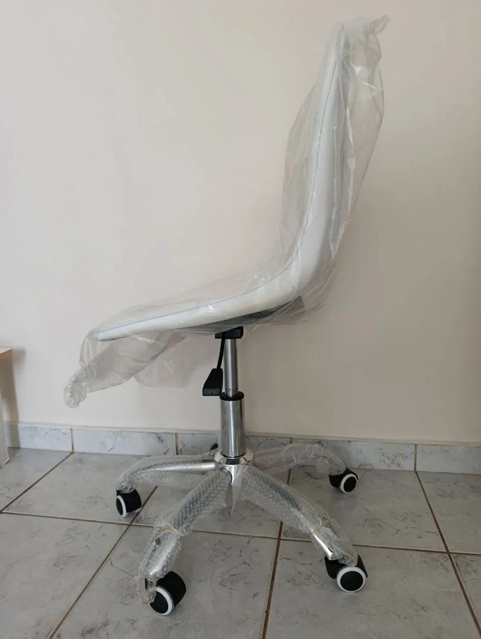 Cadeira Office ajustável com base giratória 