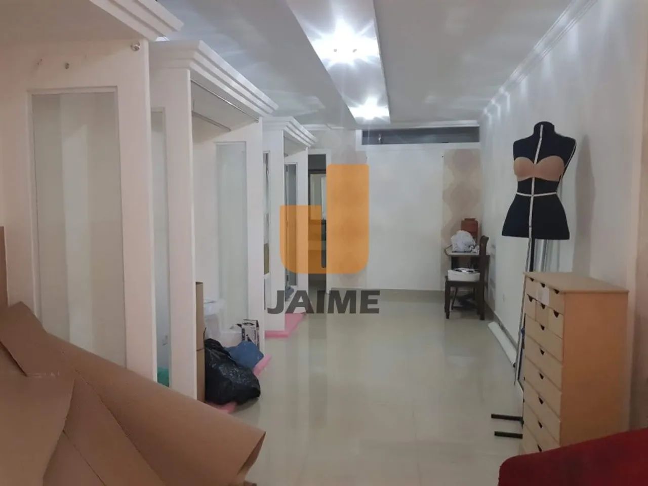 Prédio comercial e residencial, com 2 entradas independentes em localização excelente - Foto 3