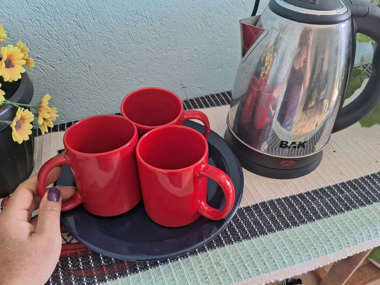 Monte seu cantinho do café. Canecas vermelhas,estantes modular e chaleiras elétrica por350 - Foto 3