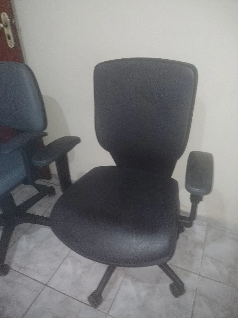 Vendo cadeira de escritório 160 cada - Foto 3