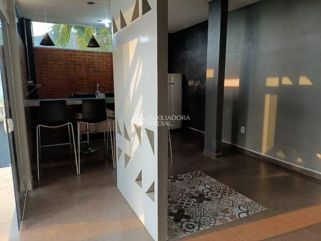 LINDA CASA EM MADEIRA Ipê , tijolo e vidro - Foto 4