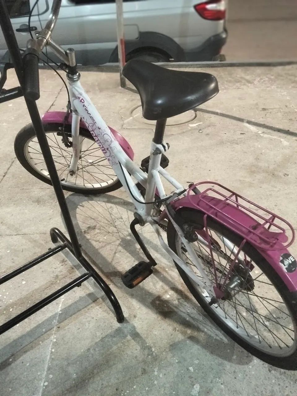 Bicicleta aro 20 bem conservada  - Foto 2
