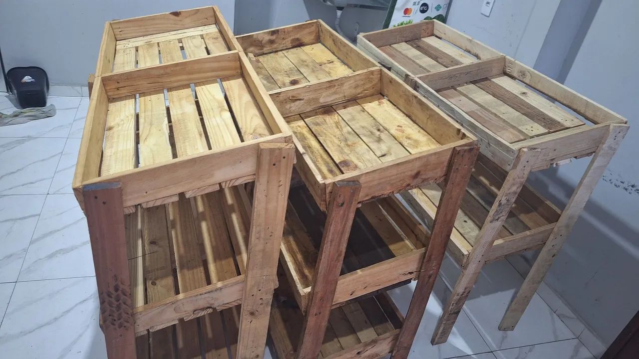 VENDE-SE 01 bancada grande e 04 para frutaria  - Foto 2