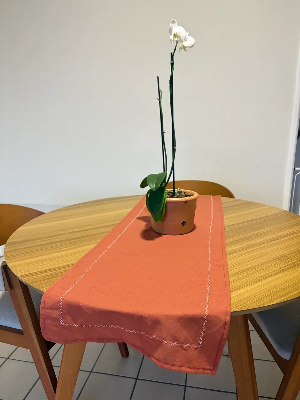 Trilha de mesa em linho 
