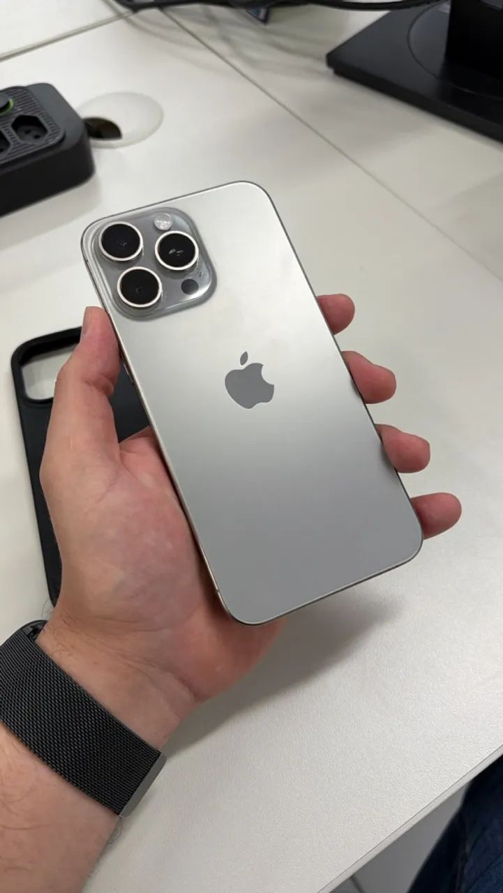 iPhone 15 Pro Max - Sem Marcas