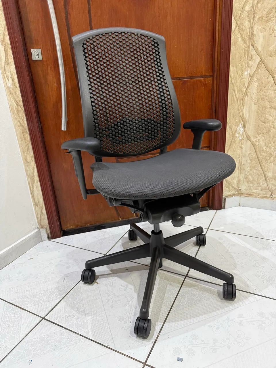 cadeira herman miller celle versão completa  - Foto 3