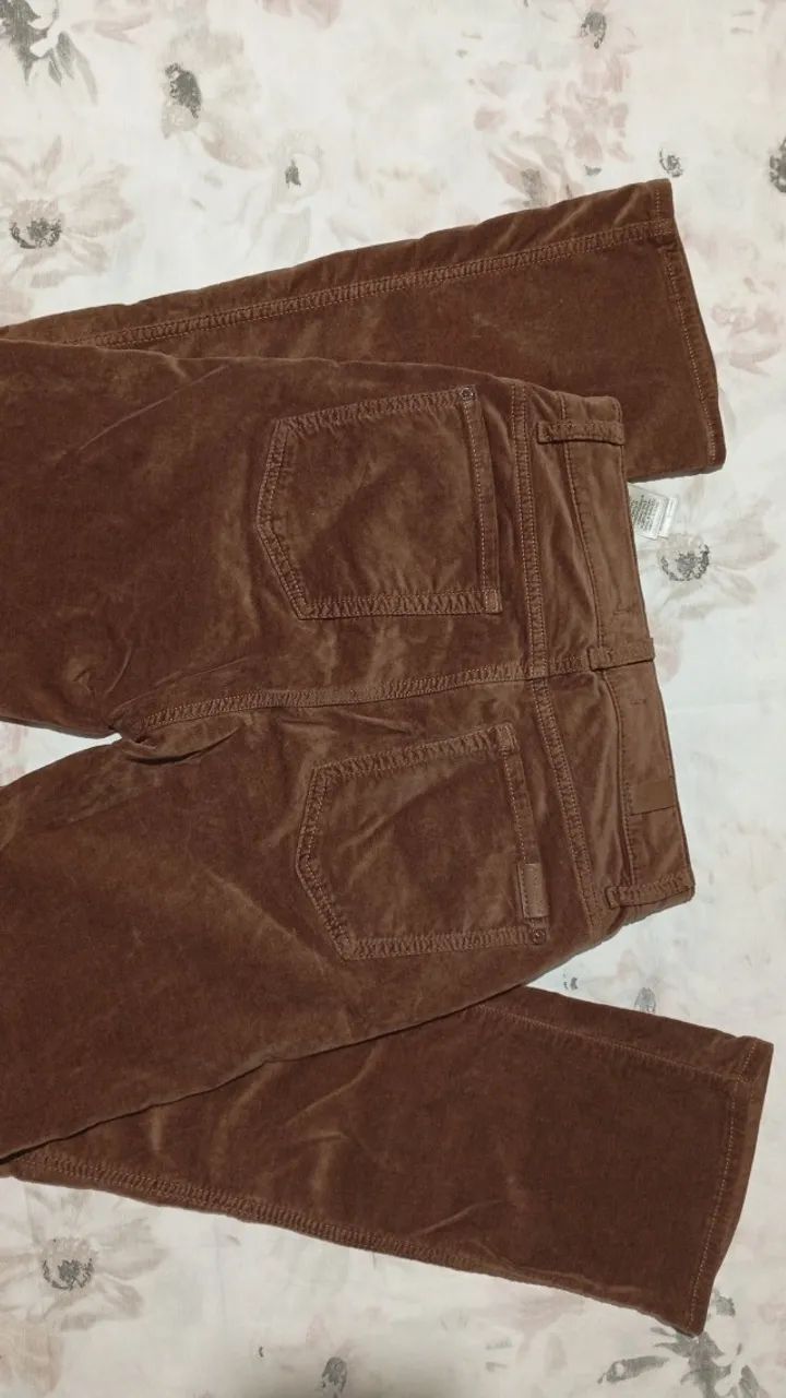 Calça estilo veludo importada da  7 For All Mankind. - Foto 2