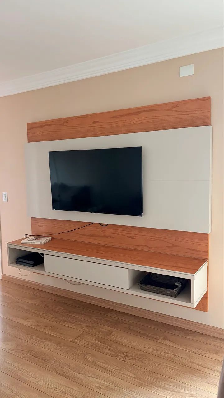 Rack e Painel Madeira e Laqueado