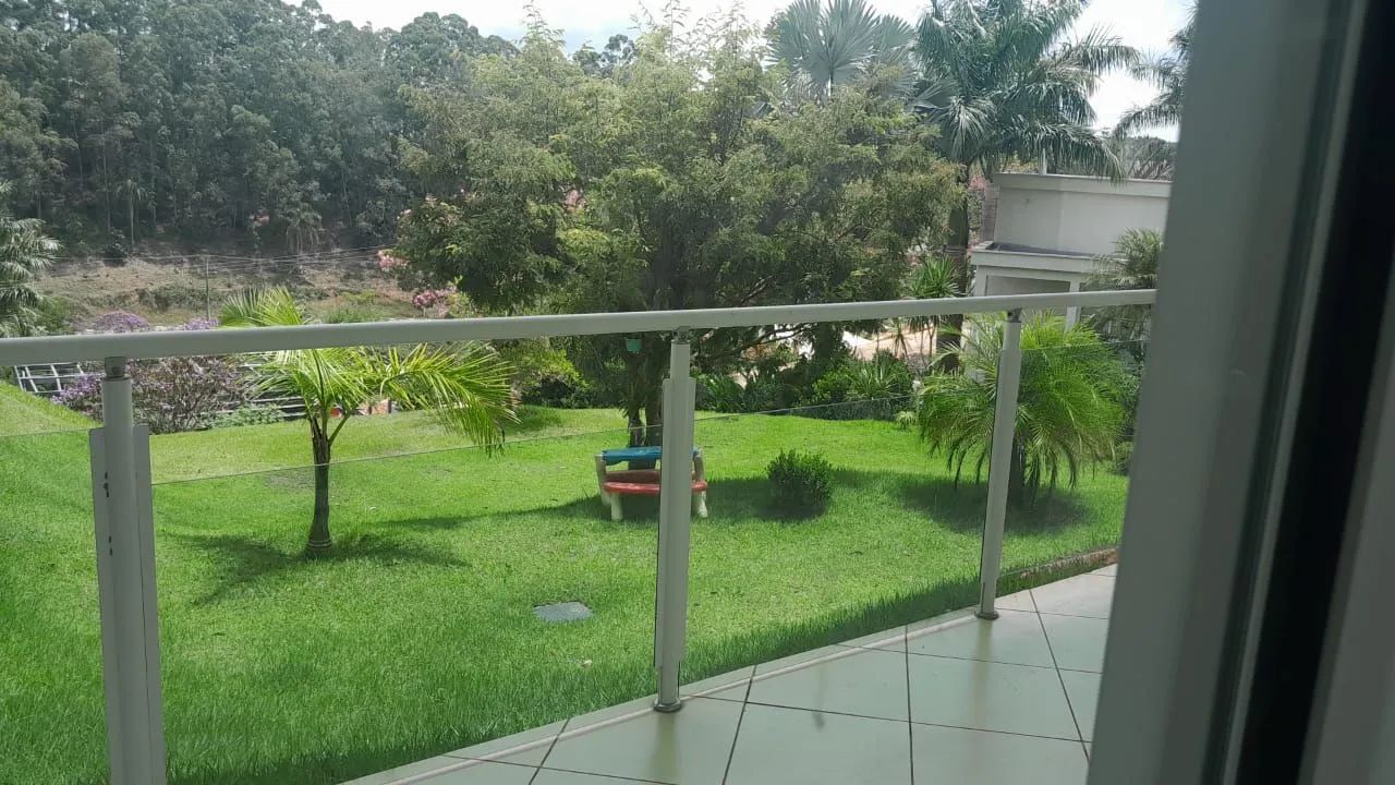 VENDE-SE CASA CONDOMÍNIO 