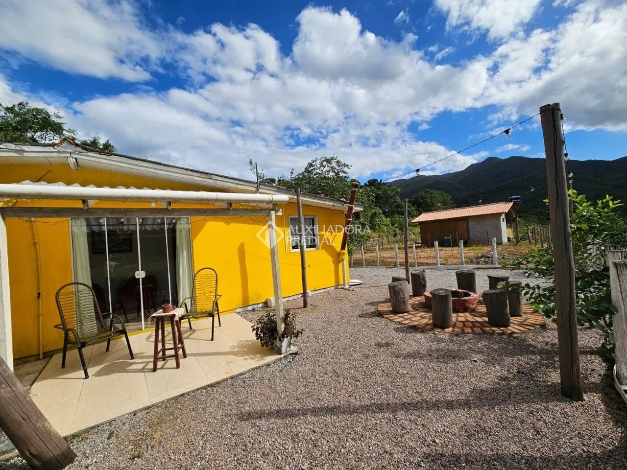 Casa de campo, frente a cachoeira. - Foto 3