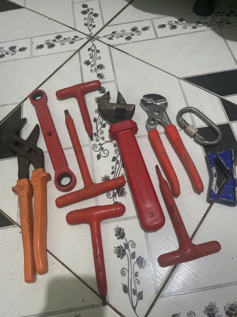Ferramentas em geral isoladas 