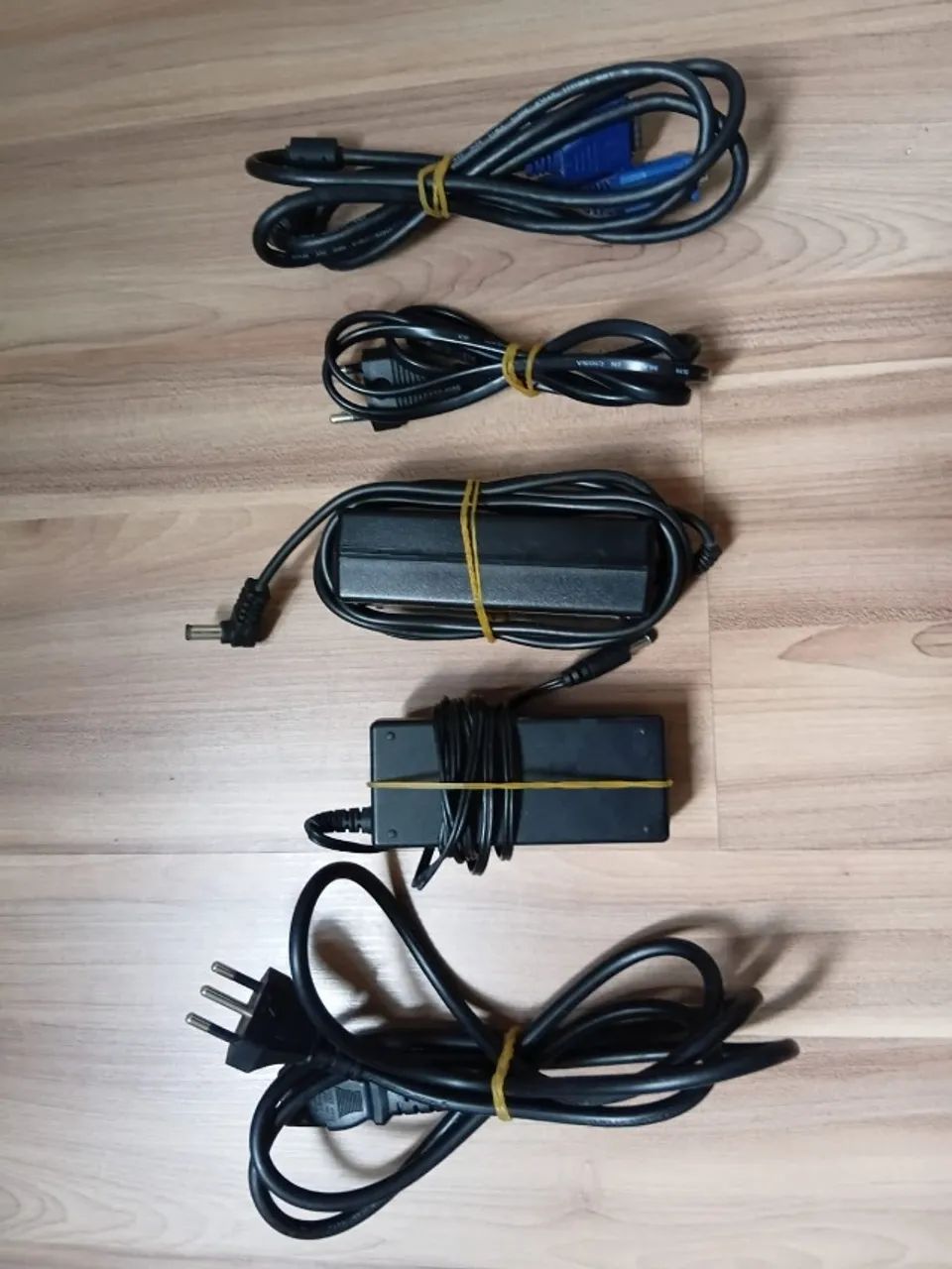 2 Monitores completos com Fontes e Cabos - Foto 3