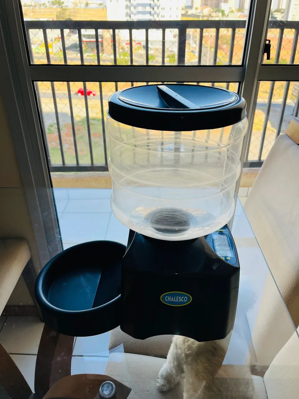 Comedouro automático da Chalesco para cães e gatos 