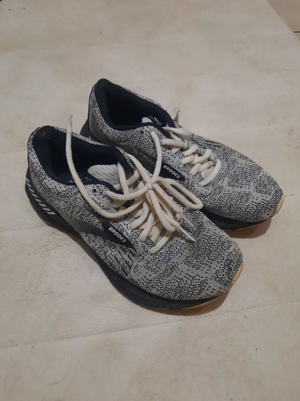 Tenis Brooks 