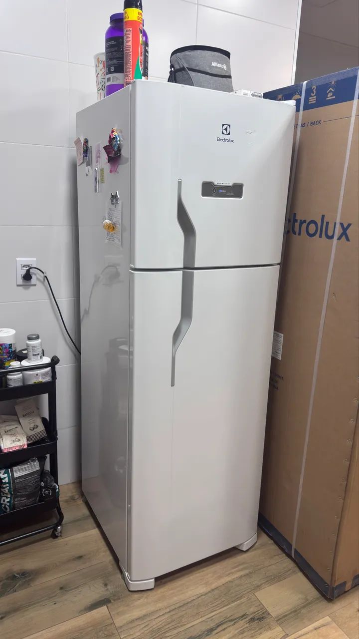 Geladeira Electrolux  371L