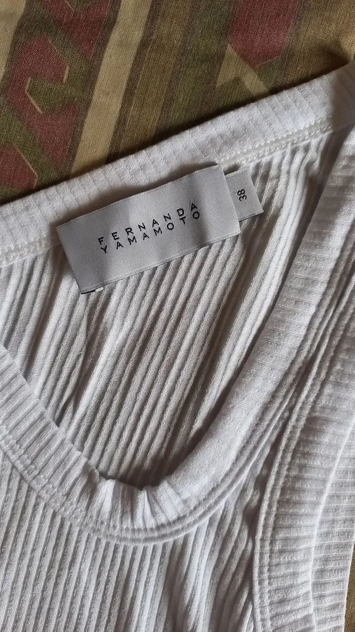Blusa branca assimétrica Fernanda Yamamoto nunca usada - Foto 2