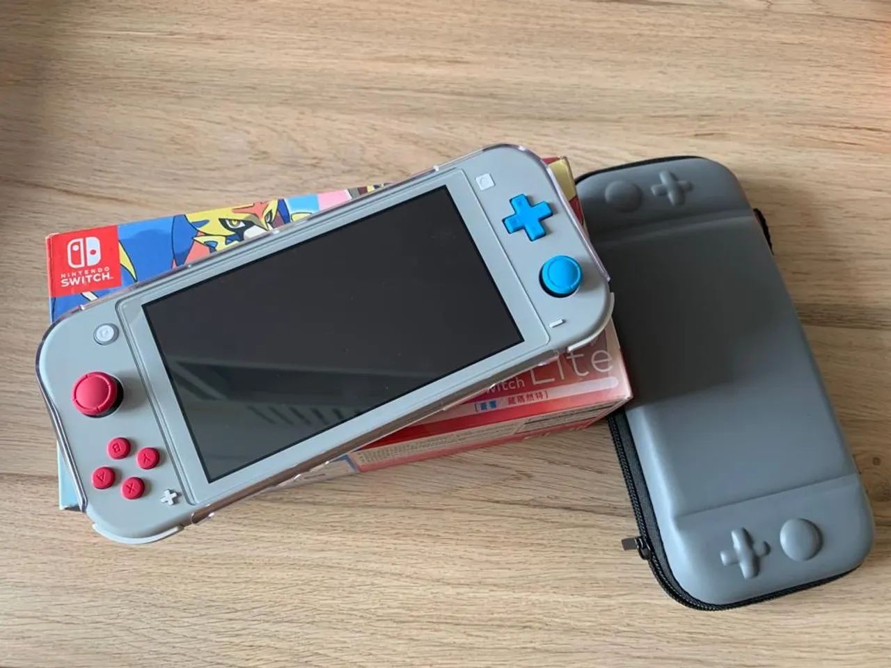 Nintendo Switch Lite - Edição Pokémon Sword & Shield