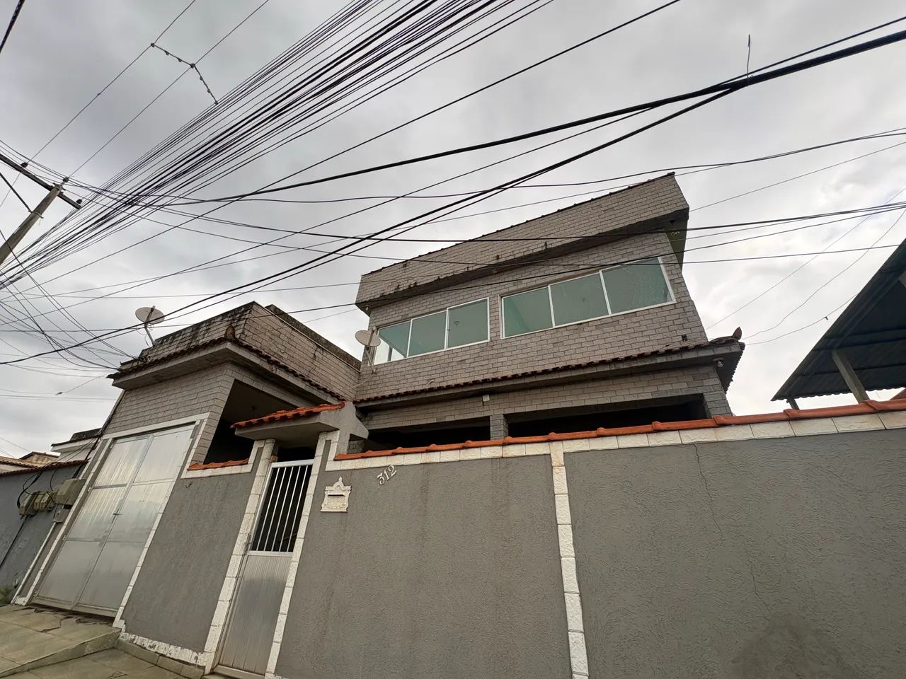 Alugo excelente sobrado 