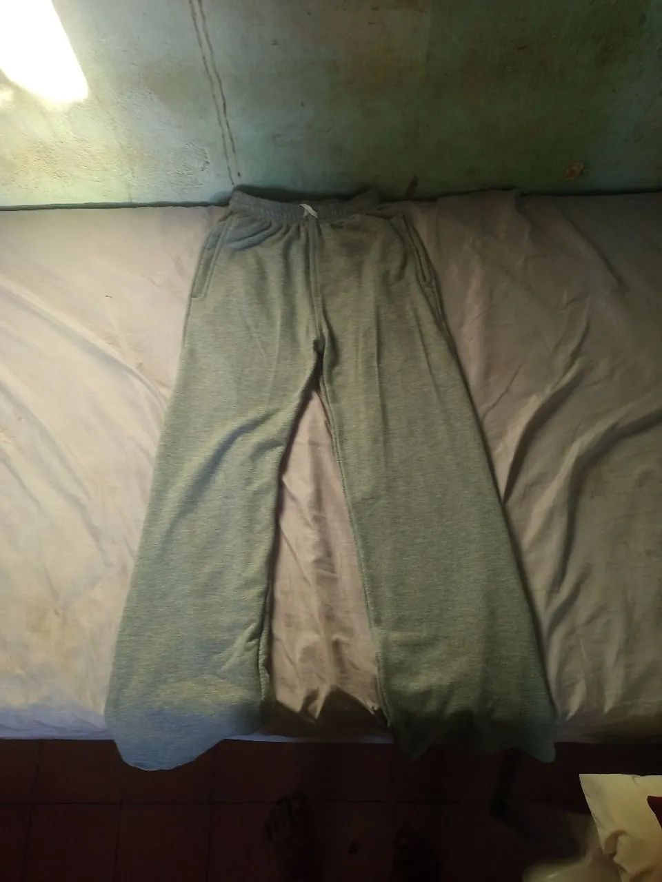 Calça moletom semi-nova nunca usei