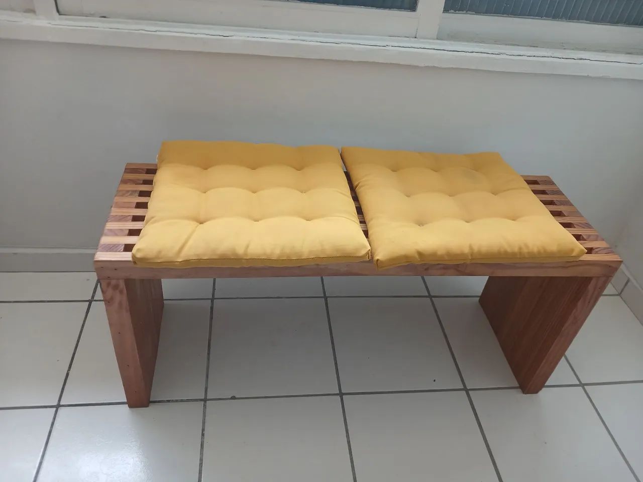 Banco ripado envernizado - Foto 2