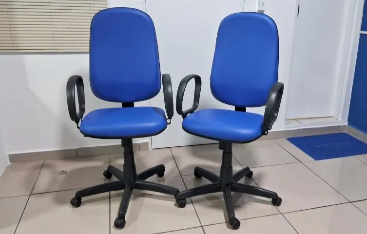 Cadeira Presidente Reclinável azul - semi nova  - Foto 6