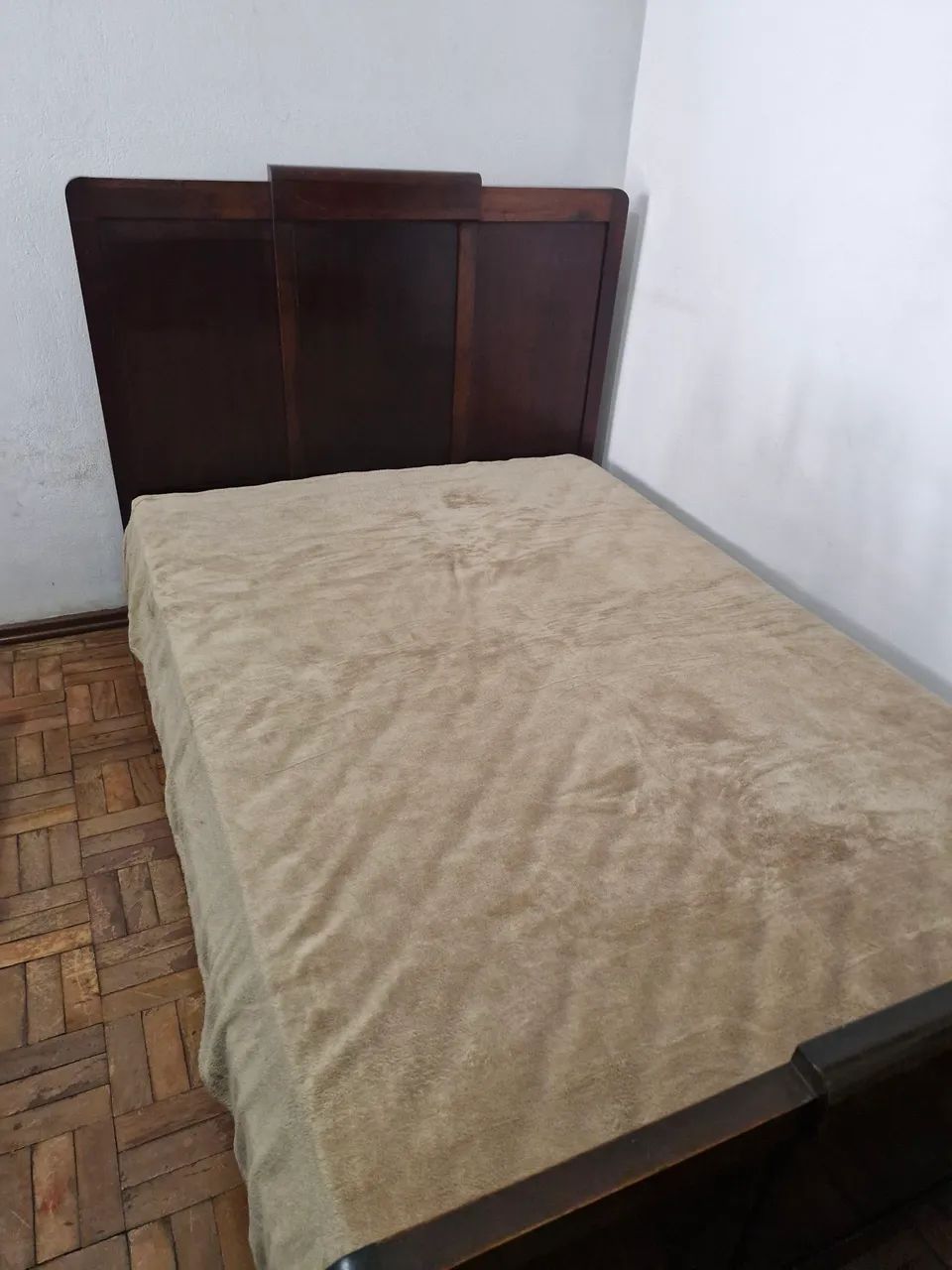 Cama casal antiga 