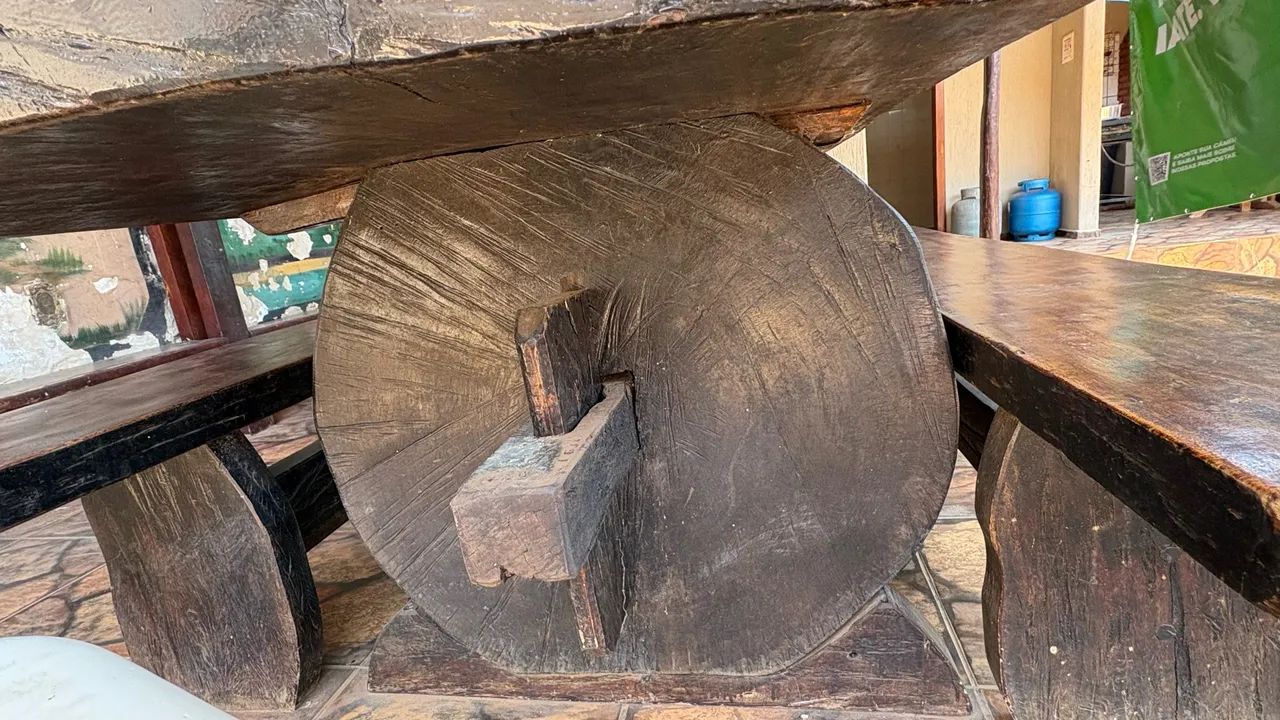 Mesa de madeira de tampo interiço - Foto 4