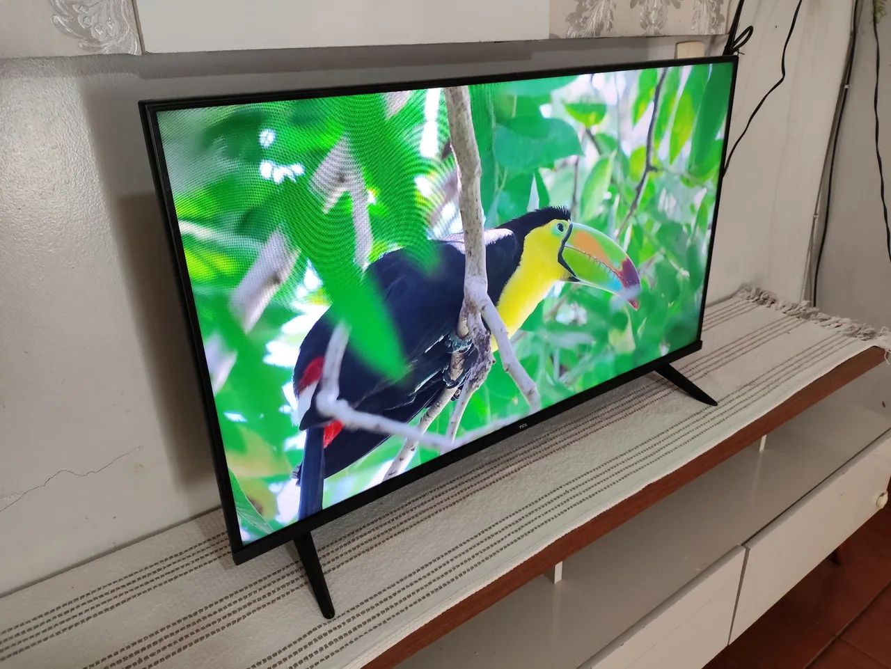 TV 40 POL. SMART WI-FI. Android 