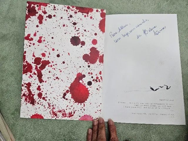 Livro Vicky, autografado - Foto 2