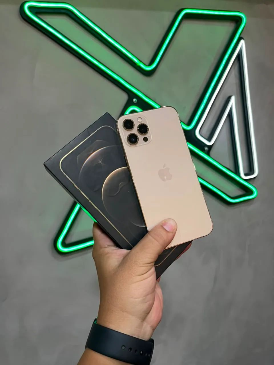 iPhone 12 Pro maxx com garantia - levo até você  - Foto 4