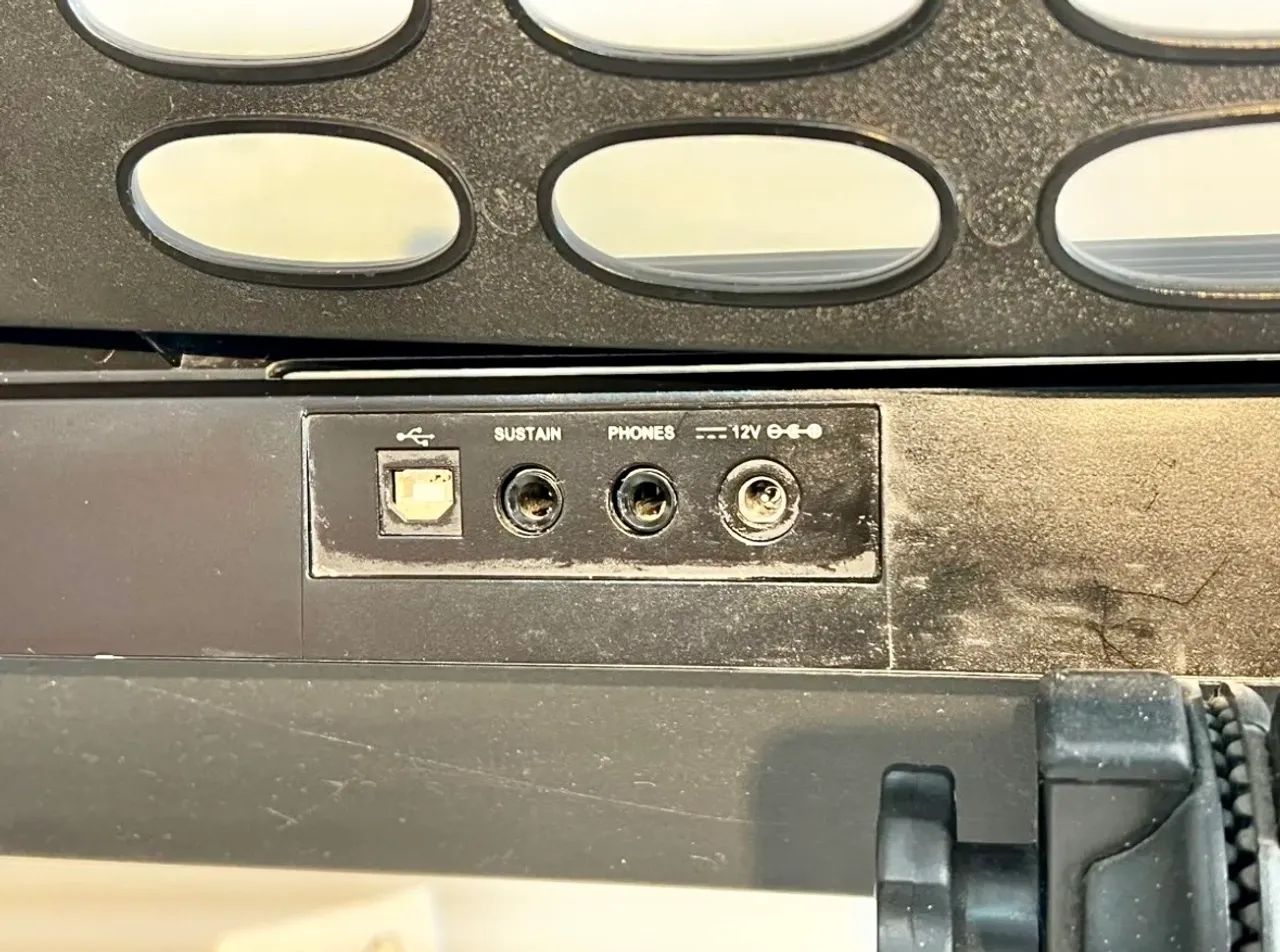 Teclado Roland Revas KB 330 (usado)  - Foto 6