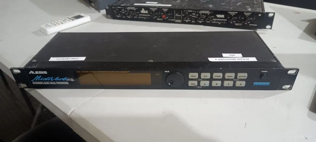 Processador de efeitos clássico Alesis MidiVerb 4