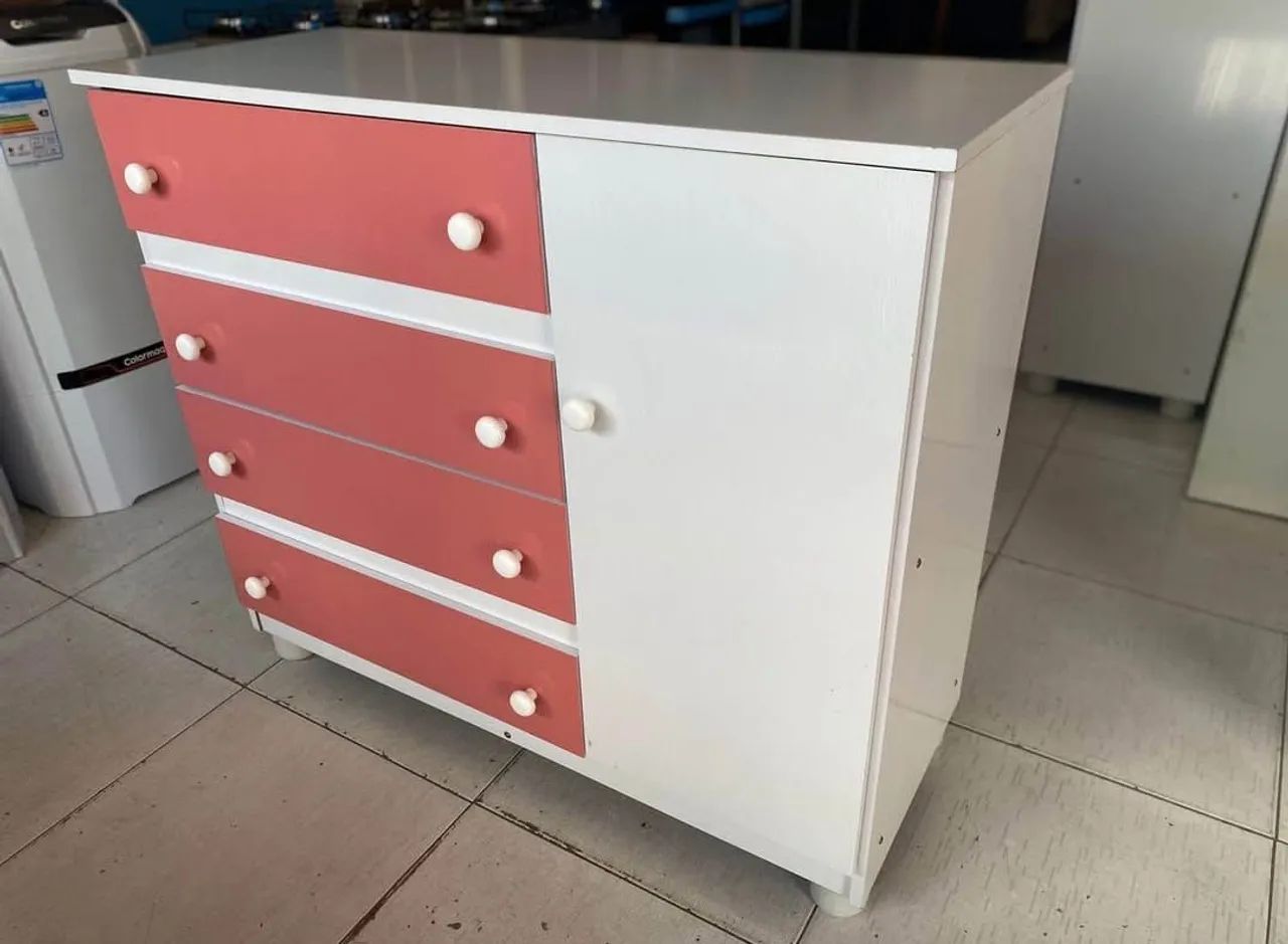 Cômoda Zaqueu com 4 gavetas e 1 porta toda no MDF  - Foto 4