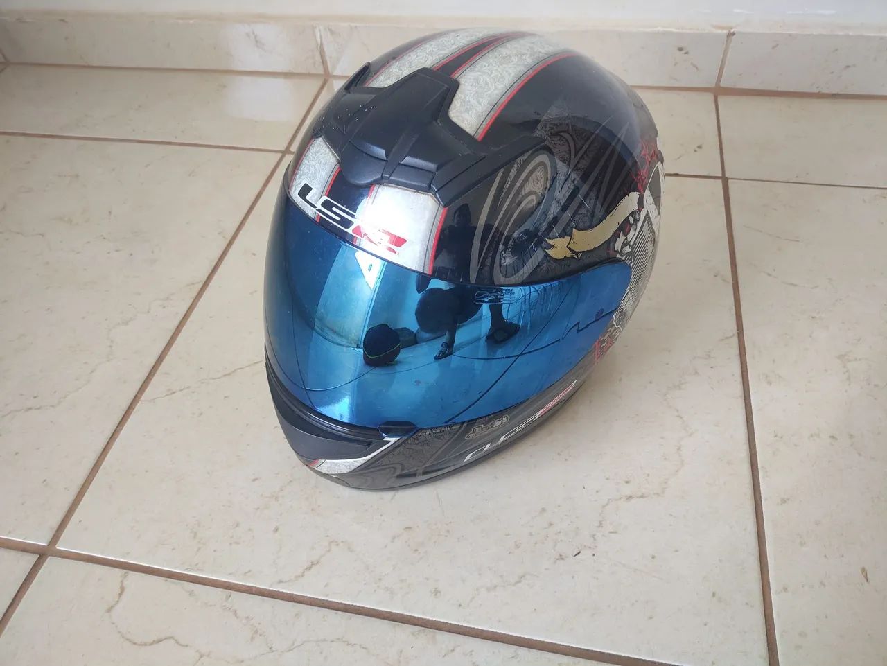 Capacete LS2 número 58 com vizeira Iridium 