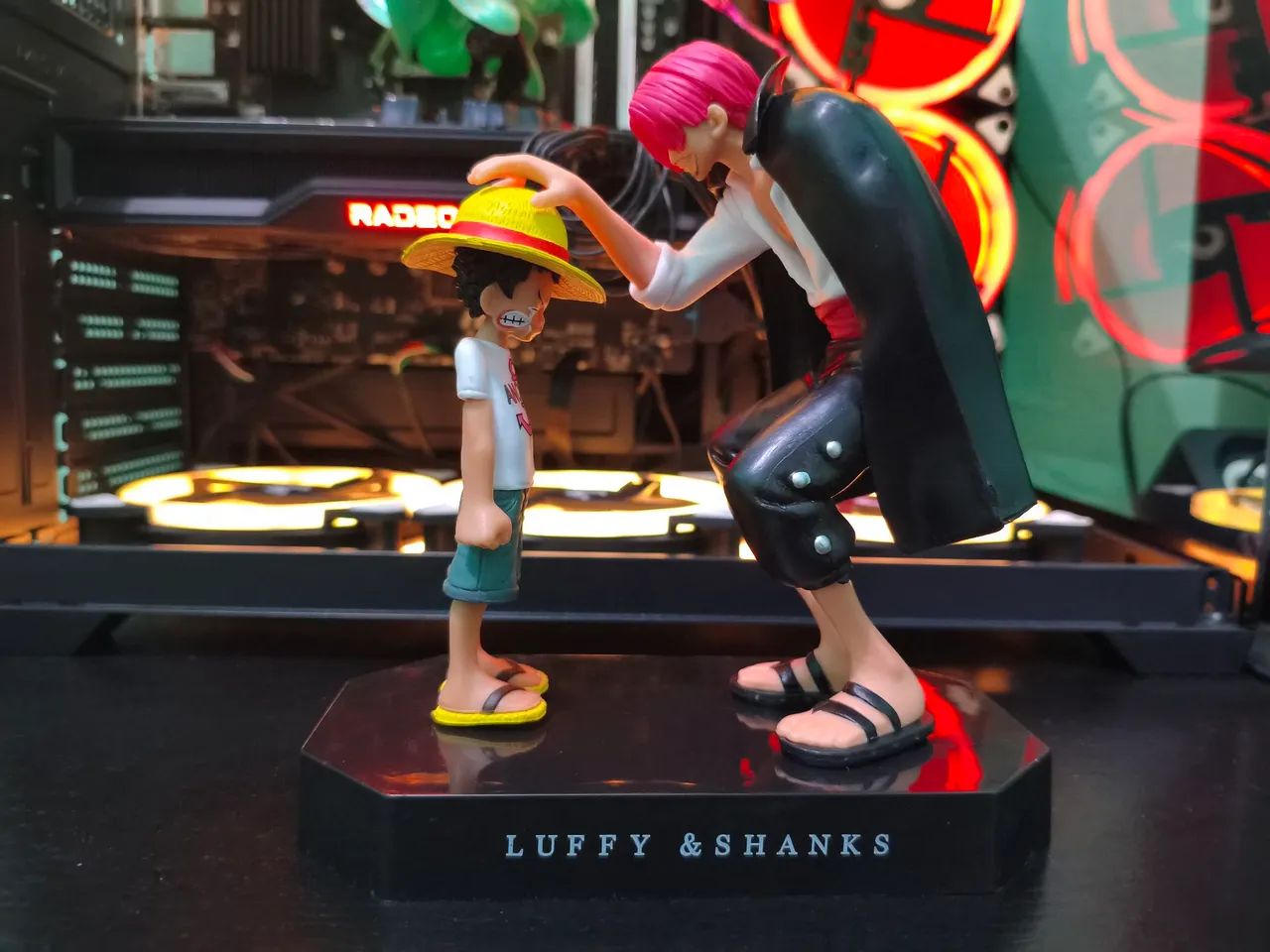 Action figure do Luffy e shanks - Foto 3