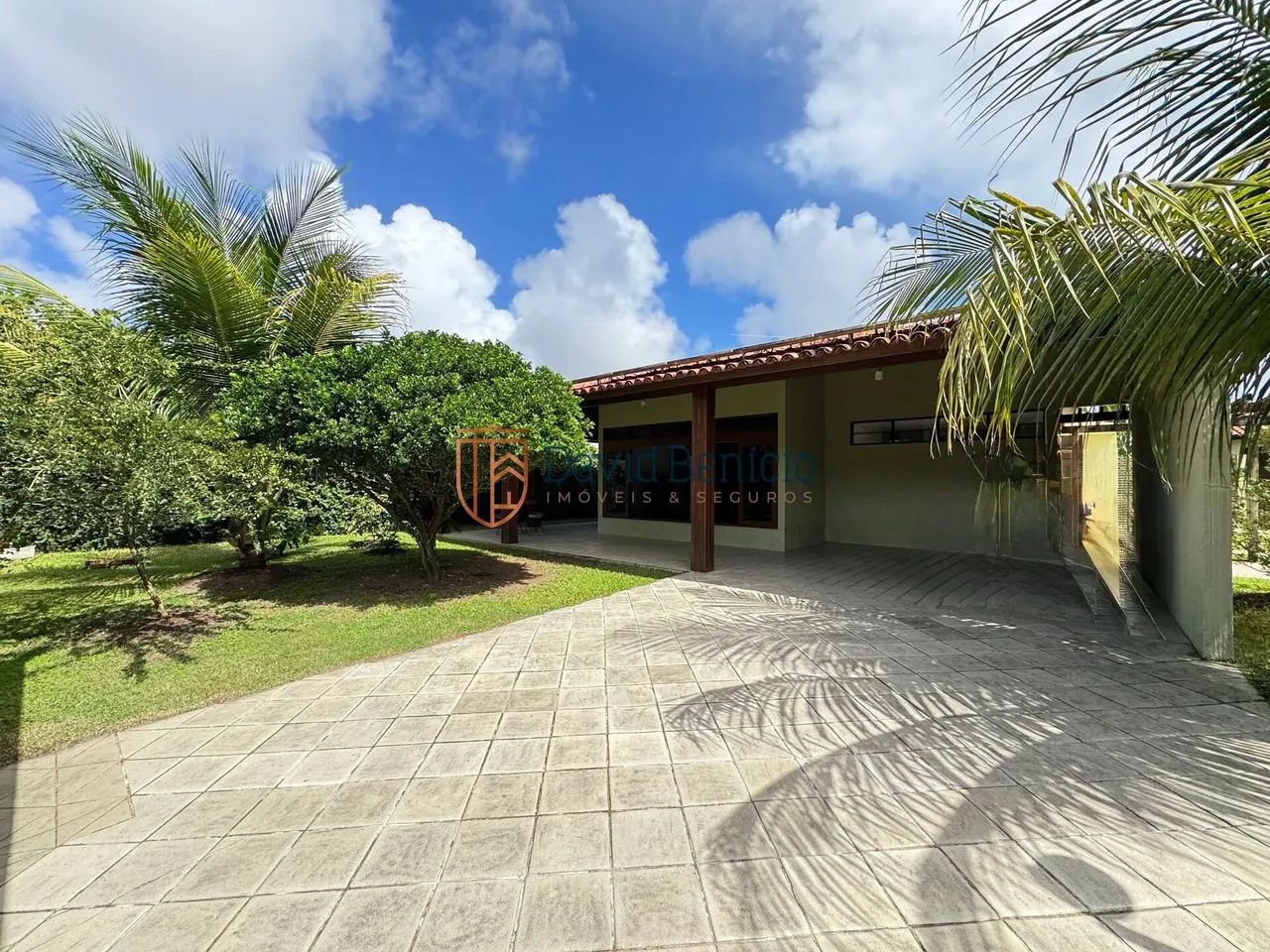 Casa à venda em Rua aberta de 601m² com 3 quartos, edícula e canil - Gruta de Lourdes