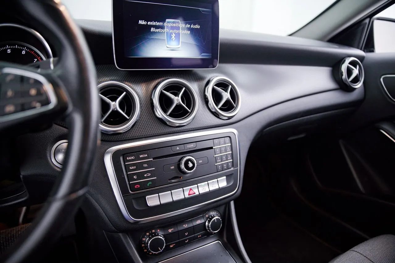 Mercedes-Benz GLA 200 Adv. 1.6/1.6 TB 16V Flex Aut., foto 10 de 20
