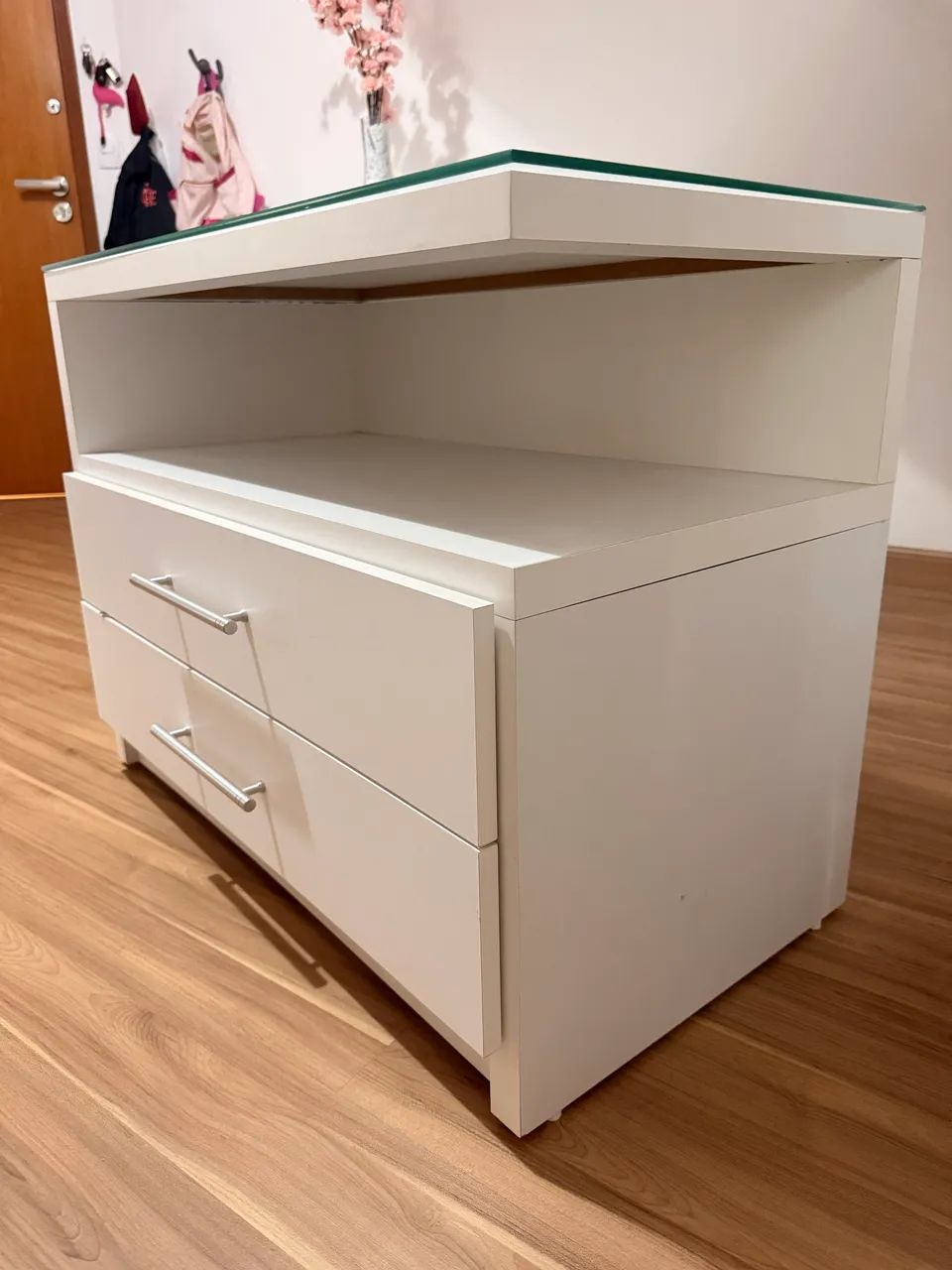 Mesa de cabeceira com tampo de vidro - Foto 2